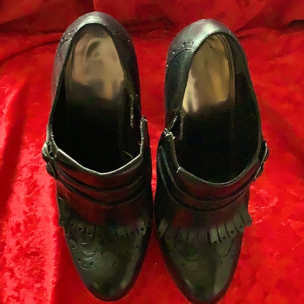 Elegant Black Leather Classic Loafer Women's Shoes